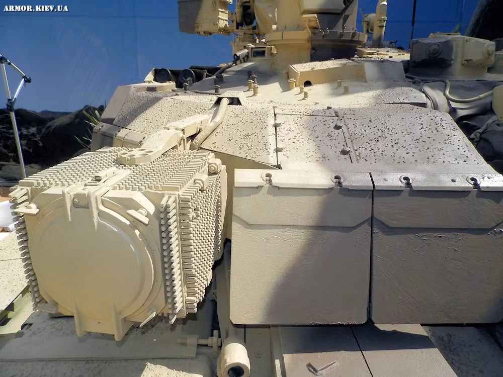 Cận cảnh đèn hồng ngoại của hệ thống Varta.