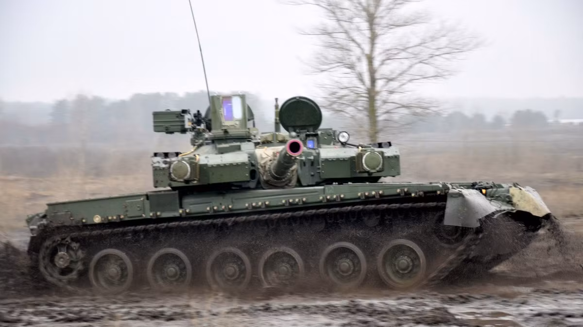 Về hỏa lực, T-84 Oplot trang bị pháo nòng trơn KBA-3 125mm - có lẽ là tên gọi khác của Ukraine nhằm làm khác đi các tên 2A46M huyền thoại pháo tăng Liên Xô và Nga.