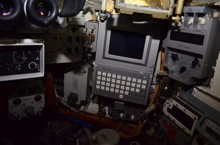 Oplot được quảng cáo là sở hữu hệ thống điều khiển hỏa lực cực kỳ hiện đại gồm: máy tính đường đạn LIO-v; hệ thống ổn định vũ khí; hệ thống ngắm toàn cảnh trưởng xe PNK-6; hệ thống ngắm ảnh nhiệt PTT-2...