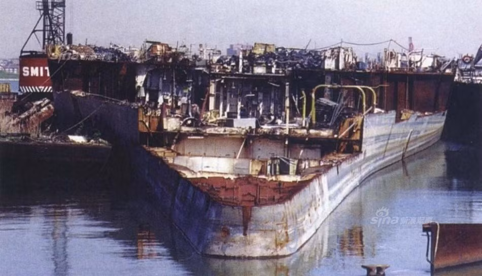 Hình ảnh chụp khi công tác tháo dỡ tàu sân bay CV-43 sắp hoàn tất.