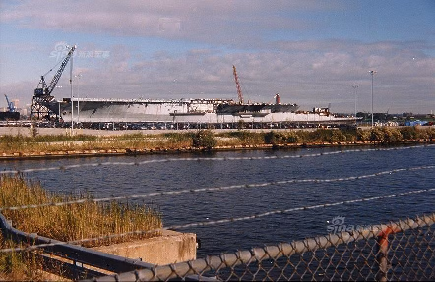 Trong lịch sử hơn nửa thế kỷ hoạt động, USS Coral Sea xuất hiện trong nhiều cuộc chiến tranh, gồm cả chiến tranh Việt Nam.