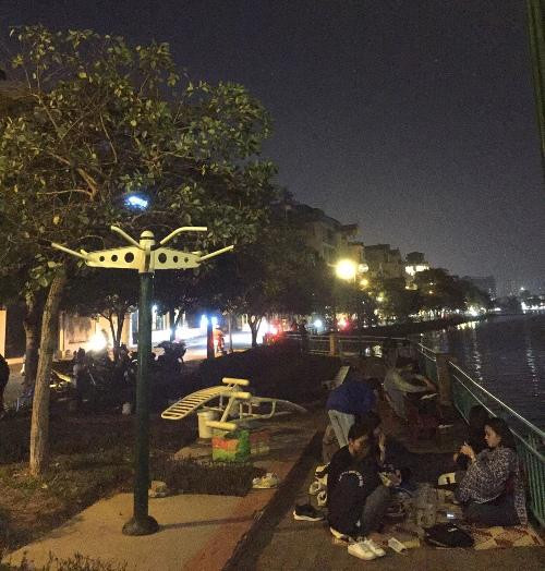 Đường dạo bị lấn chiếm thành nơi bán hàng.