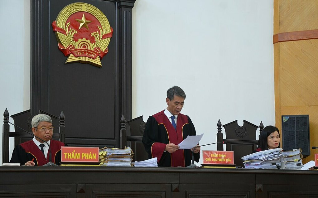 Thẩm phán Nguyễn Hải Thanh làm chủ tọa. Nguyên đơn dân sự là Sở Kế hoạch và Đầu tư Hà Nội. 