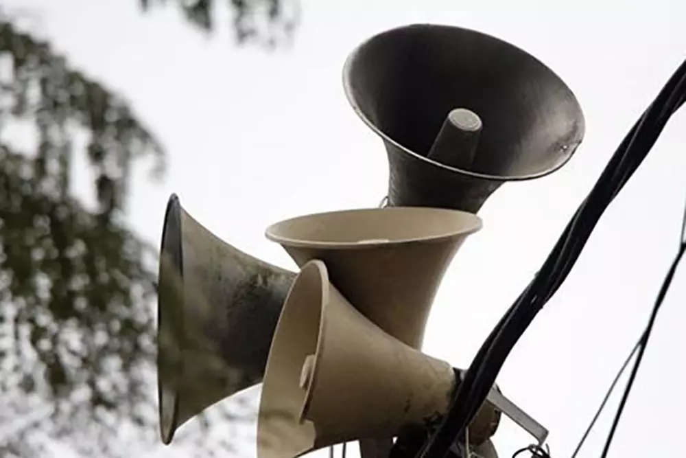  Nữ trưởng thôn bị điện giật tử vong khi đang đọc loa thông báo: Ngày 30/6, bà Nguyễn Thị Q. (SN 1968), Bí thư Chi bộ, Trưởng thôn 8, xã Tường Sơn ra nhà văn hóa đọc thông báo cho người dân thì không may bị điện giật, tử vong tại chỗ.