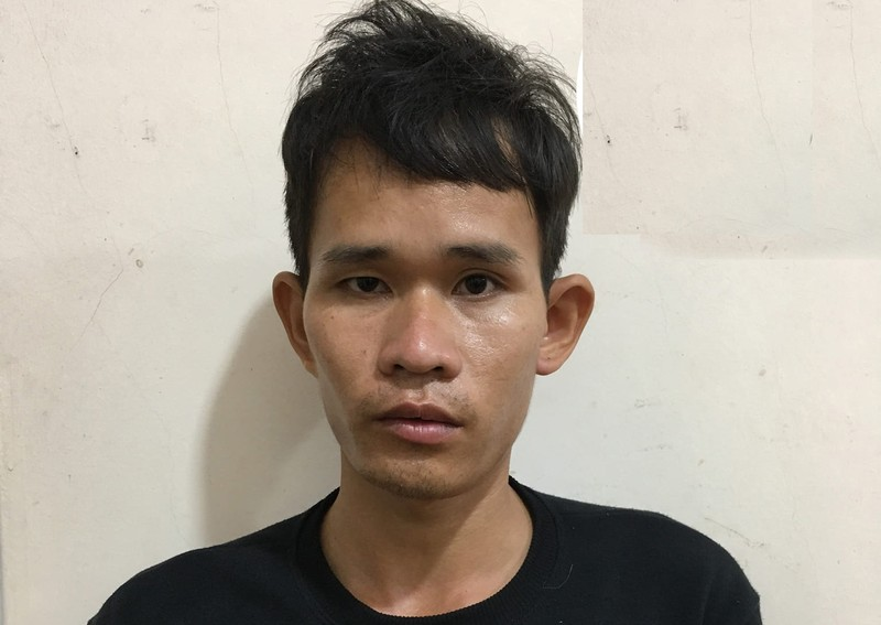  Rủ bé gái 12 tuổi đến nhà chơi rồi hiếp dâm: Hoàng Văn Quang (SN 1996, trú tại xã Nam Dương, Lục Ngạn) quen biết cháu H.T.H. (SN 2009 trú tại xã Thanh Hải) qua mạng xã hội nên nhắn tin với nhau rồi phát sinh tình cảm. Sau 4-5 lần gặp nhau, Quang hẹn cháu H. qua nhà chơi rồi quan hệ tình dục. Tại thời điểm quan hệ tình dục cháu H. chưa đủ 13 tuổi, do vậy hành vi của Hoàng Văn Quang cấu thành tội “Hiếp dâm người dưới 16 tuổi”.