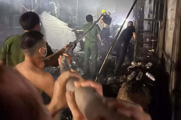 Nguyên nhân và thiệt hại đang được các cơ quan chức năng điều tra làm rõ. (Ảnh: Thành Phố Móng Cái) 