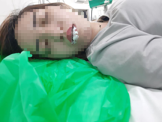  Cô giáo mầm non ở Nghệ An nghi uống thuốc chuột tự tử: Vào khoảng 18h45 ngày 4/7, người thân phát hiện cô giáo N.T.X. (SN 1992, trú xóm Hợp Xuân, xã Hồng Thành, huyện Yên Thành, Nghệ An) công tác ở trường Mầm non xã Hồng Thành uống thuốc diệt chuột nên đã nhanh chóng đưa đi cấp cứu. Tuy nhiên do tình trạng nặng nên cô X. đã tử vong vào 5h30 sáng nay 5/7. (Ảnh minh hoạ)