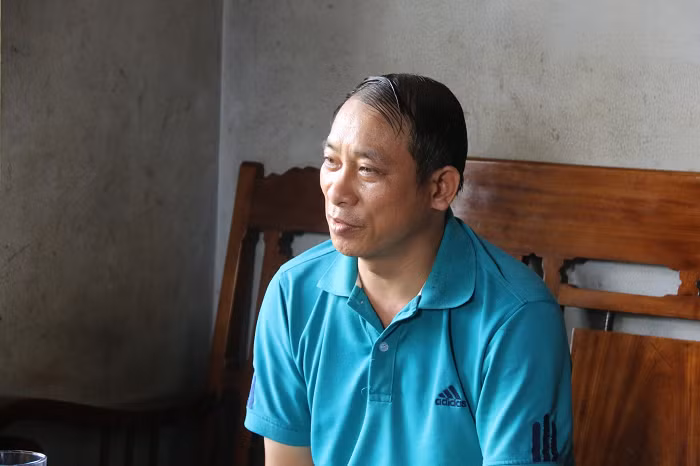 Ông Nguyễn Quang Giáp (53 tuổi,trú H.Đắk R’lấp, Đắk Nông): Anh Giáp hiện là nhân viên của Đội quản lý học viên số 1, Trường Giáo dục và giải quyết việc làm số 1 (xã Đắk R'tih, H.Tuy Đức, Đắk Nông). Về lý do đến với kỳ thi năm nay, anh Giáp chia sẻ: “Mục đích của việc đi thi là để hoàn thiện hồ sơ phục vụ cho công việc, ngoài ra để làm gương tạo động lực cho con cháu sau này tích cực học tập hơn”.