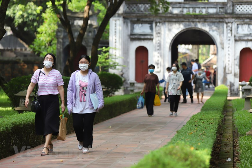 Nhiều phụ huynh chia sẻ đưa con đến Văn Miếu với mong cầu may mắn trước các kỳ thi quan trọng để giải tỏa tâm lý lo lắng của các con.