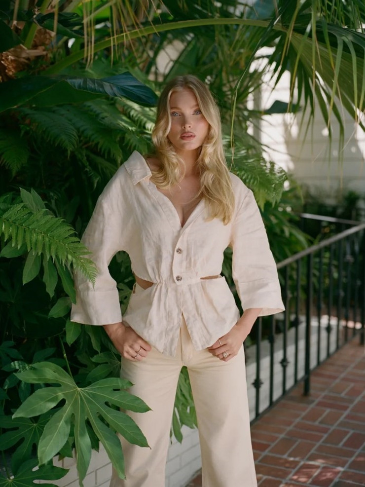 Bên cạnh đó, ngoại hình xinh đẹp cũng là điểm cộng cho cô.