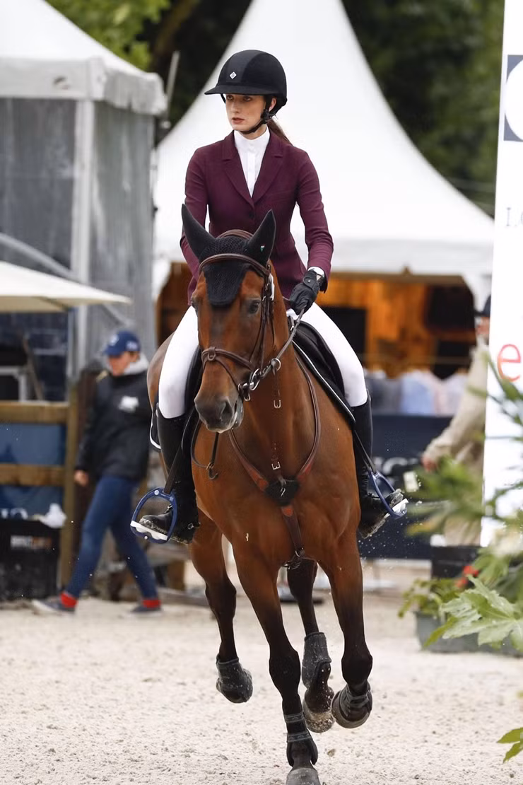 Cưỡi ngựa không chỉ giúp bạn tiêu hao calo mà còn điều chỉnh tư thế để dáng người đẹp hơn.