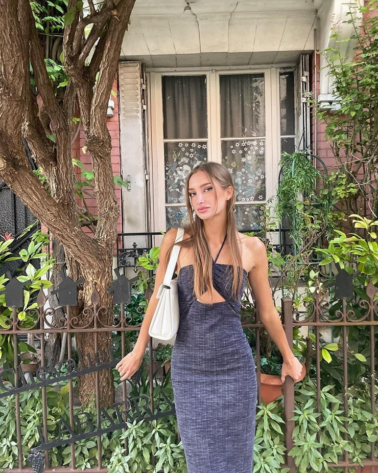 Cô gái người Pháp cũng nhận được không ít sự quan tâm của người dùng mạng xã hội. 