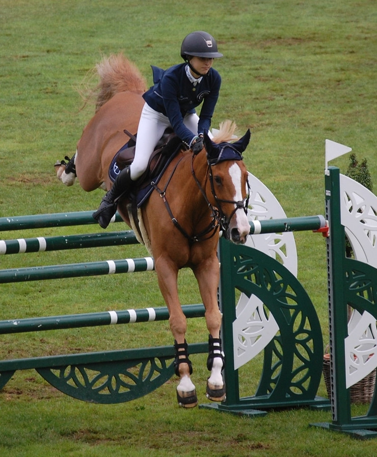 Không ít người tò mò về bí quyết xây dựng hình thể của Eve Jobs.