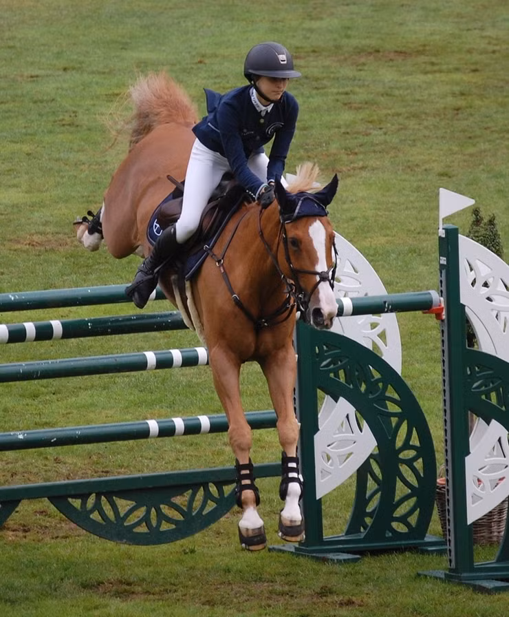 Không ít người tò mò về bí quyết xây dựng hình thể của Eve Jobs.