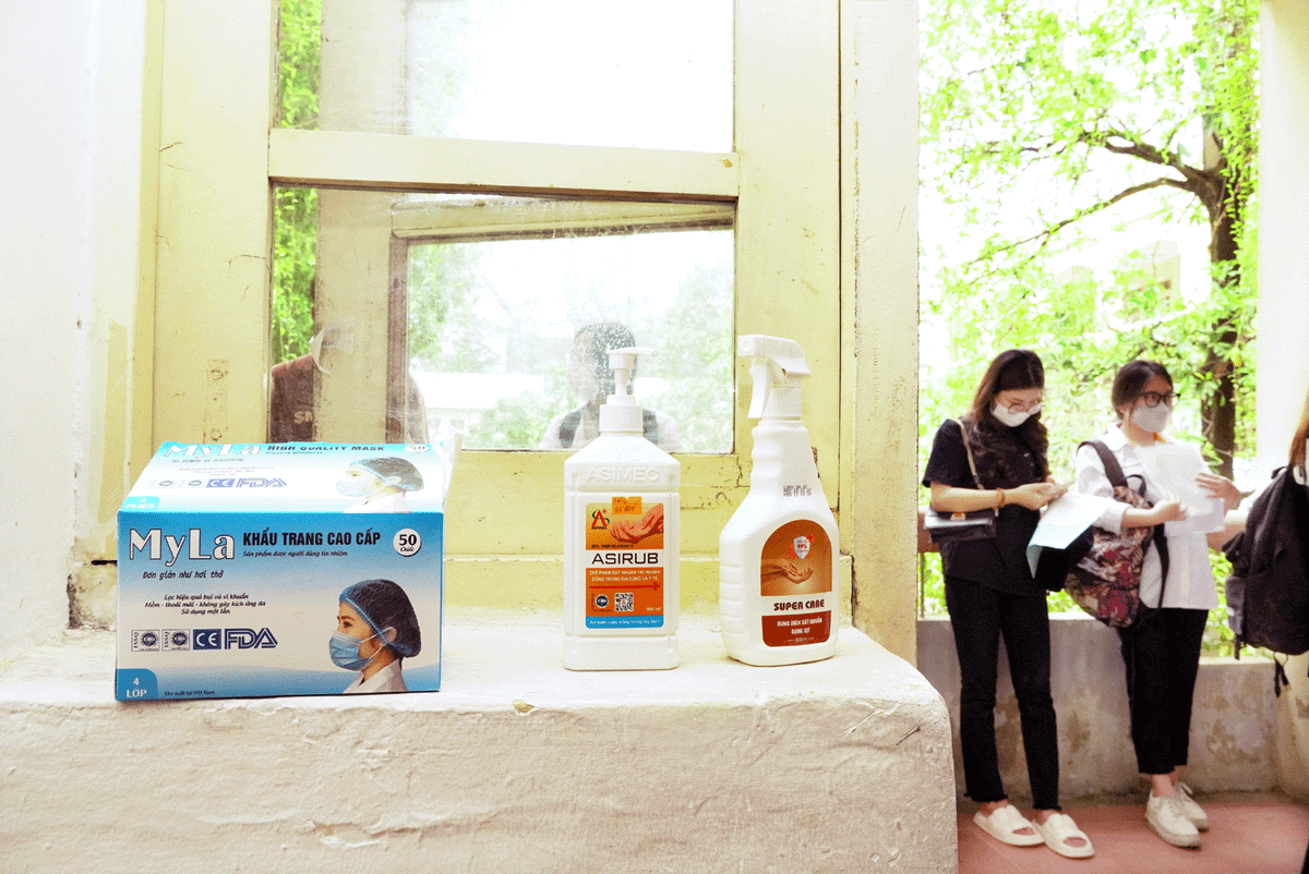 Vấn đề phòng chống dịch được đảm bảo đầy đủ tại các phòng thi.