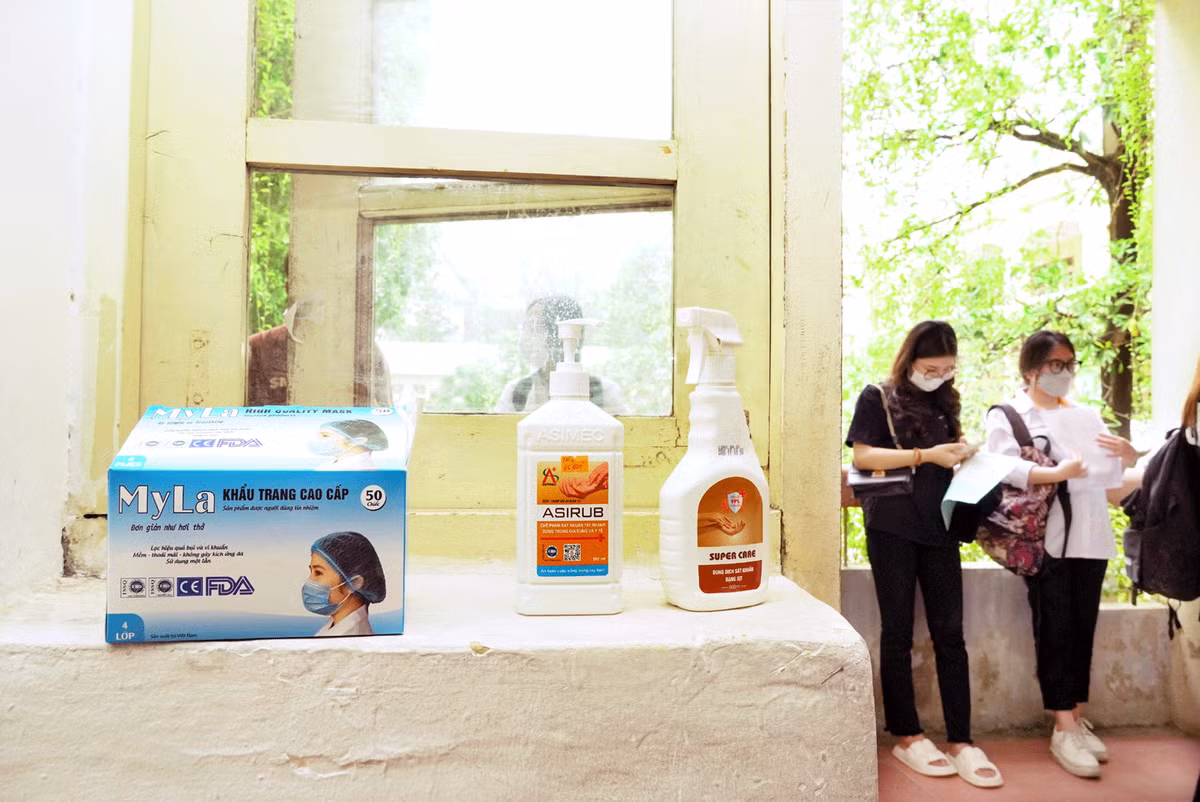 Vấn đề phòng chống dịch được đảm bảo đầy đủ tại các phòng thi.