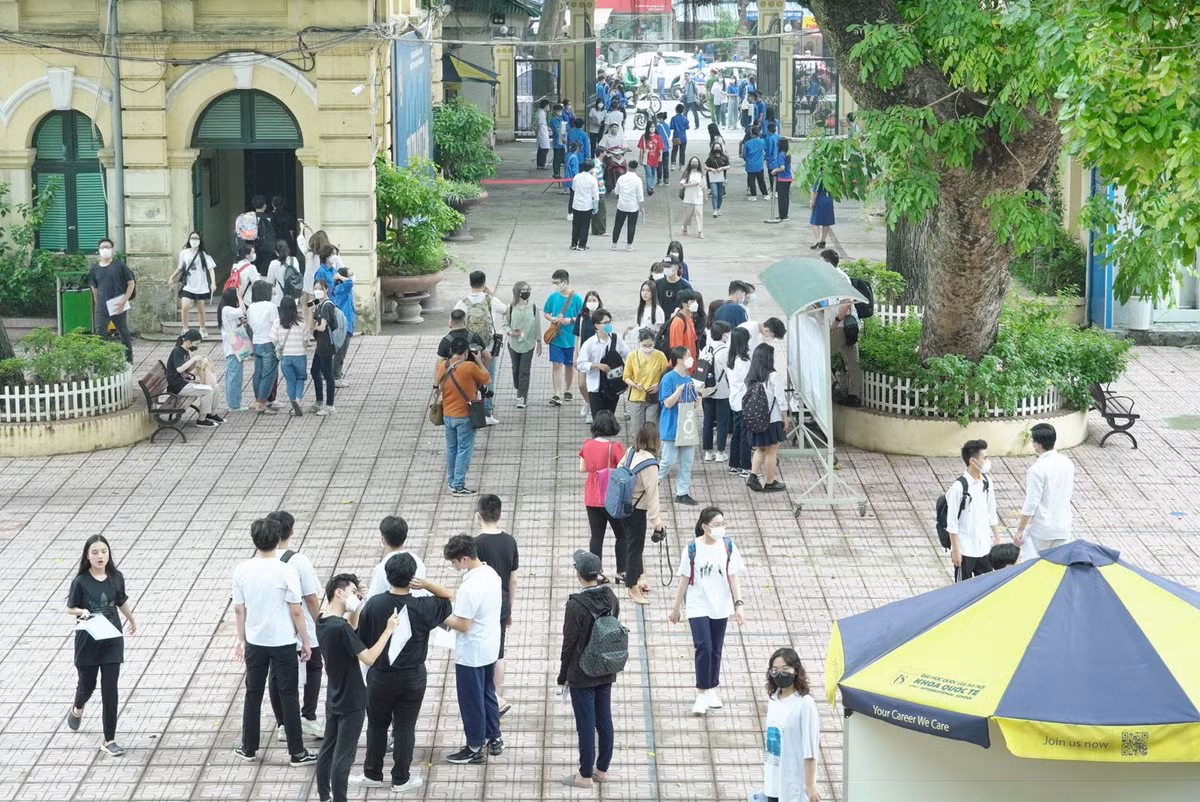 Hon 1 trieu thi sinh tren ca nuoc lam thu tuc thi tot nghiep THPT 2022