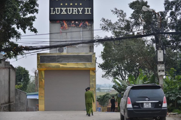  "Ngáo đá" đâm chết 3 bạn hát tại quán karaoke: Ngày 21/2/2021, Nguyễn Công Dũng (43 tuổi, Hà Nội) cùng một vài người bạn uống bia và sử dụng ma túy tại quán karaoke Luxury II (địa chỉ Lương Sơn, Hòa Bình).