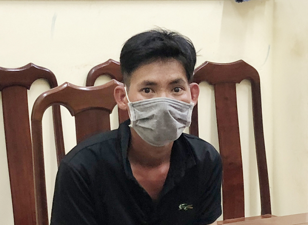  Đâm chết người vì thấy chạy xe "ngứa" mắt: Sự việc của Châu Việt Cường chỉ là 1 trong vô số những vụ án liên quan đến ngáo đá gây xôn xao dư luận. Đơn cử như mới đây, vào đêm 28/2/2022, khi đi trên đường, Đỗ Đức Trọng (SN 1989, Cà Mau) đang trong tình trạng ngáo đá thấy anh Nguyễn Quốc V (SN 1991, Cà Mau) chạy xe máy ngang qua. Thấy "ngứa" mắt nên Trọng dùng dao đâm nạn nhân tử vong rồi bỏ trốn.