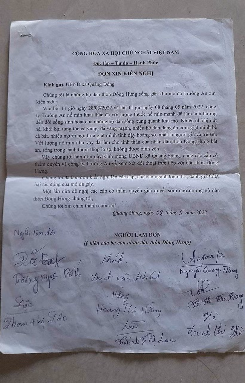 Quảng Bình: Người dân 'vây' mỏ đá phản đối hoạt động mất an toàn - Hình 3 Quang Binh: Nguoi dan 'vay' mo da phan doi hoat dong mat an toan-Hinh-3