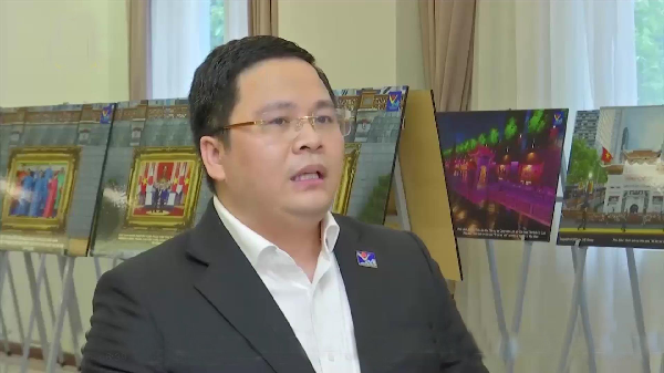 Để hướng tới hoạt động kỷ niệm 50 năm ngày chính thức thiết lập quan hệ ngoại giao Việt Nam-Nhật Bản (21/9/1973-21/9/2023), JVE Group đã đề xuất xây dựng Không gian văn hóa Nhật Bản mang đậm nét tình hữu nghị giữa hai nước. Cụ thể, JVE Group đề xuất xây dựng Công viên hữu nghị Việt- Nhật tại sông Tô Lịch. (ông Nguyễn Tuấn Anh - Chủ tịch JVE Group, nguồn ảnh: Dân việt) 