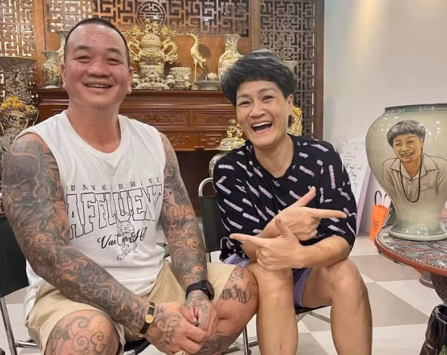 Sau một khoảng thời gian trở về với đời sống bình thường, ông trùm này bắt đầu mở lòng, gặp gỡ bạn bè nhiều hơn và dùng mạng xã hội để tương tác với mọi người. Được biết, hiện ông có 1 cửa hàng kinh doanh gốm tại Hà Nội. 