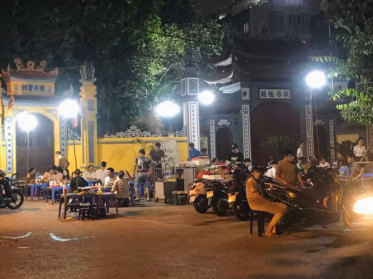 Thiết nghĩ chính quyền Hà Nội, quận Cầu Giấy, quận Thanh Xuân... nên mạnh tay xử lý dứt điểm tình trạng này để bộ mặt Thủ đô bớt nhếch nhác.