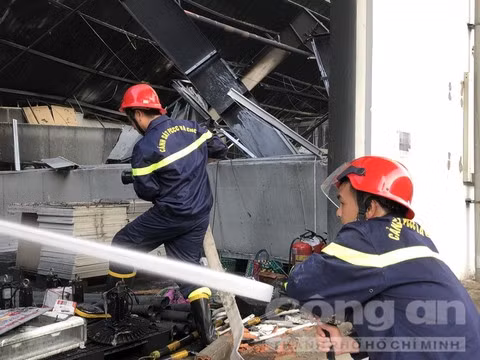 Hiện công an đang phong tỏa hiện trường để điều tra nguyên nhân, đồng thời thống kê con số thiệt hại. (Ảnh: Công an TP HCM)