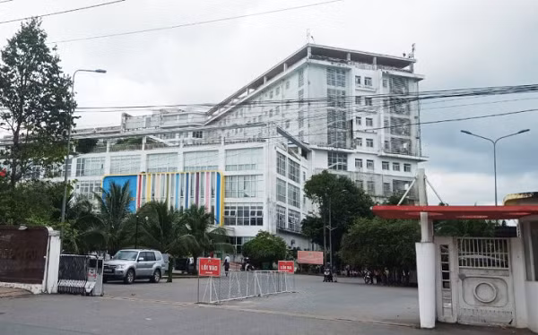  Một phụ nữ tử vong ở thang máy: Ngày 19/7, BV Nhi đồng TP Cần Thơ, xác nhận, nơi đây vừa xảy ra một vụ tai nạn hy hữu làm một người tử vong ở khu vực thang máy của bệnh viện. Trước đó, ngày 16/7, bà P. (SN 1970, ngụ tỉnh An Giang) đến khu vực thang máy, lúc bà P. vừa đến, cửa thang máy cũng vừa đóng lại. Do sợ trễ thời gian, bà P. đã dùng tay chặn cửa lại để mở ra, rồi bước vào trong nên bị té xuống hố thang máy dẫn đến tử vong.