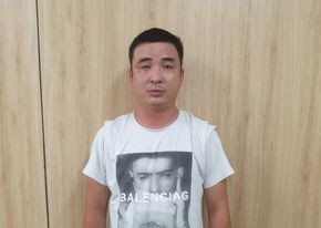  Ghen tuông, người đàn ông lái ô tô tông vợ cũ và bạn trai: Ngày 20/7, Công an quận Hải Châu (Đà Nẵng) cho biết vừa tạm giữ Văn Quý Đạt (SN 1987, trú phường Thanh Khê Tây, quận Thanh Khê) để điều tra về hành vi "giết người". Khuya 18/7, thấy vợ cũ và bạn trai đi trên đường, Văn Quý Đạt lái ô tô đi theo, rồi tông mạnh vào sau đuôi xe máy. Cú tông mạnh khiến cả hai ngã xuống đường. Chưa dừng lại, Đạt tiếp tục lái xe tông nạn nhân thêm nhiều lần rồi mới bỏ đi. Hậu quả, anh H. bị thương nặng, hiện đang cấp cứu tại Bệnh viện Đà Nẵng, xe mô tô bị hư hỏng.