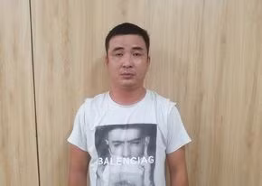  Ghen tuông, người đàn ông lái ô tô tông vợ cũ và bạn trai: Ngày 20/7, Công an quận Hải Châu (Đà Nẵng) cho biết vừa tạm giữ Văn Quý Đạt (SN 1987, trú phường Thanh Khê Tây, quận Thanh Khê) để điều tra về hành vi "giết người". Khuya 18/7, thấy vợ cũ và bạn trai đi trên đường, Văn Quý Đạt lái ô tô đi theo, rồi tông mạnh vào sau đuôi xe máy. Cú tông mạnh khiến cả hai ngã xuống đường. Chưa dừng lại, Đạt tiếp tục lái xe tông nạn nhân thêm nhiều lần rồi mới bỏ đi. Hậu quả, anh H. bị thương nặng, hiện đang cấp cứu tại Bệnh viện Đà Nẵng, xe mô tô bị hư hỏng.