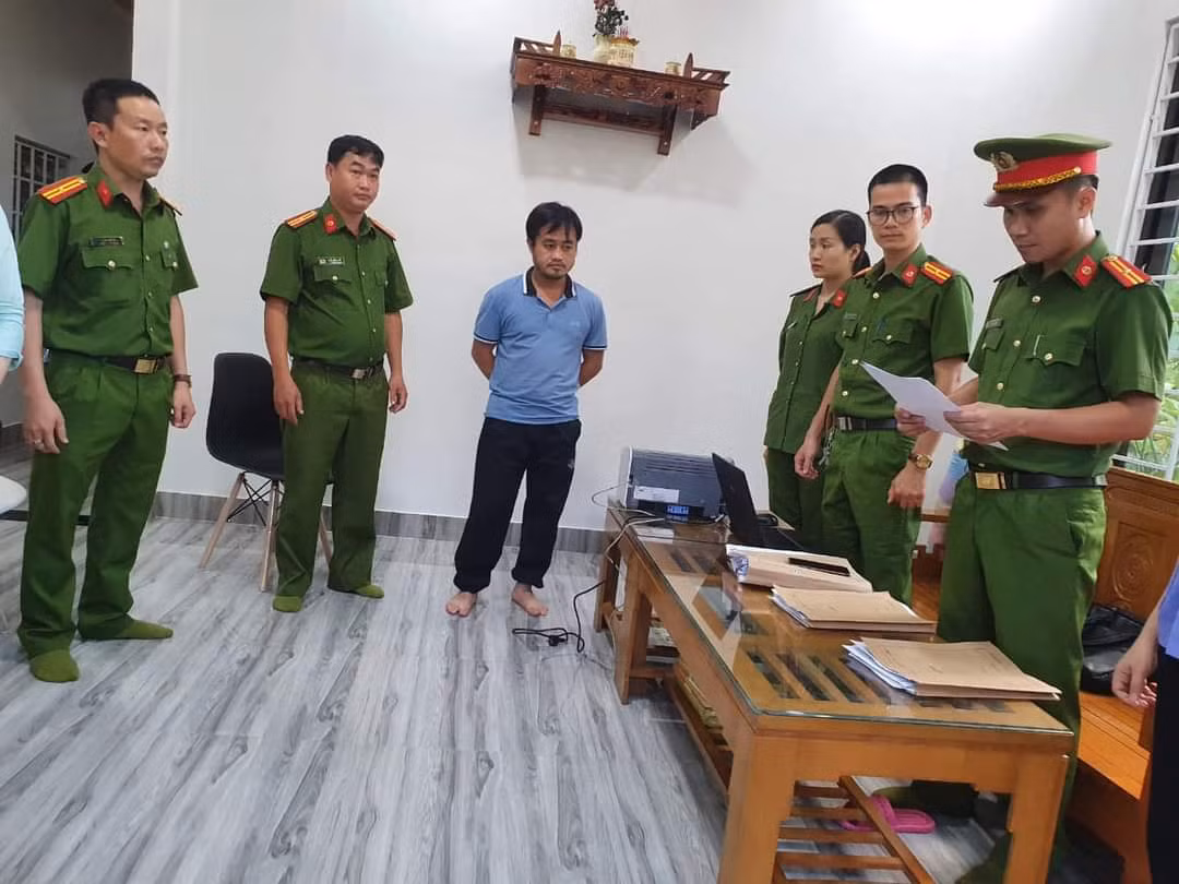 Khởi tố 2 cán bộ CDC Quảng Trị tham ô tài sản Khoi to 2 can bo CDC Quang Tri tham o tai san