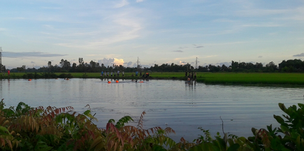  Nam sinh 15 tuổi bị đuối nước khi đi tắm ao: Sáng ngày 25/7, Chủ tịch UBND thị trấn Phước Long, huyện Phước Long, tỉnh Bạc Liêu cho biết, đại diện chính quyền địa phương đã đến thăm hỏi, chia buồn cùng gia đình nam sinh lớp 9 bị đuối nước tử vong. Trước đó, chiều 24/7, em L.T.P. (15 tuổi), ngụ ấp Long Hoà, thị trấn Phước Long cùng 2 người bạn đến ao cạnh đường Quản Lộ - Phụng Hiệp thuộc ấp Long Đức, thị trấn Phước Long để tắm thì trượt chân xuống vị trí nước sâu và chìm. Đến 19h cùng ngày, lực lượng chức năng mới tìm được thi thể P. 