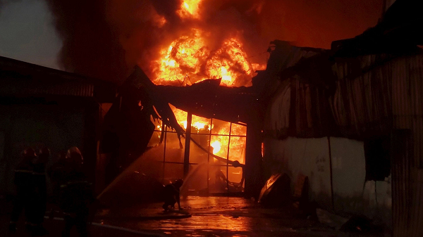  Cháy tổng kho Công ty Cổ phần Vật tư vận tải xây lắp Điện lực miền Trung: Khoảng 4h sáng 25/7 tại tổng kho vật tư thiết bị của Nhà máy biến áp Đà Nẵng của Công ty Cổ phần Vật tư vận tải xây lắp Điện lực Miền Trung (số 27 đường Hoàng Văn Thái, phường Hòa Minh, quận Liên Chiểu, TP Đà Nẵng) bốc cháy dữ dội. Đến 7h30 cơ bản ngọn lửa đã được lực lượng chức năng khống chế. Hiện nguyên nhân vụ cháy đang được điều tra xác minh.