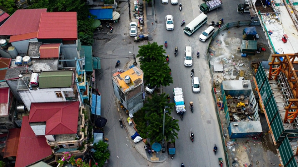 Ngôi nhà được quản lý theo nguyên trạng, nằm ngoài chỉ giới giải phóng mặt bằng, diện tích trên 15m2 nên được tồn tại.