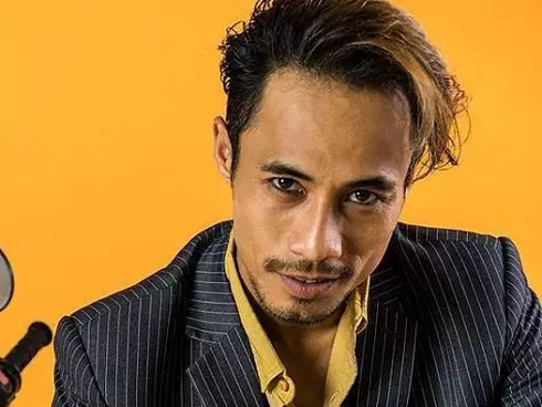  Phạm Anh Khoa: Năm 2018, vũ công Phạm Lịch tố HLV Phạm Anh Khoa từng gạ tình và có những lời lẽ xúc phạm cô nặng nề trong thời gian cả hai tham gia Trời sinh một cặp. Ban đầu, nam rocker lên tiếng bác bỏ những thông tin này nhưng trước áp lực từ phía dư luận, Phạm Anh Khoa đã lên tiếng xin lỗi.