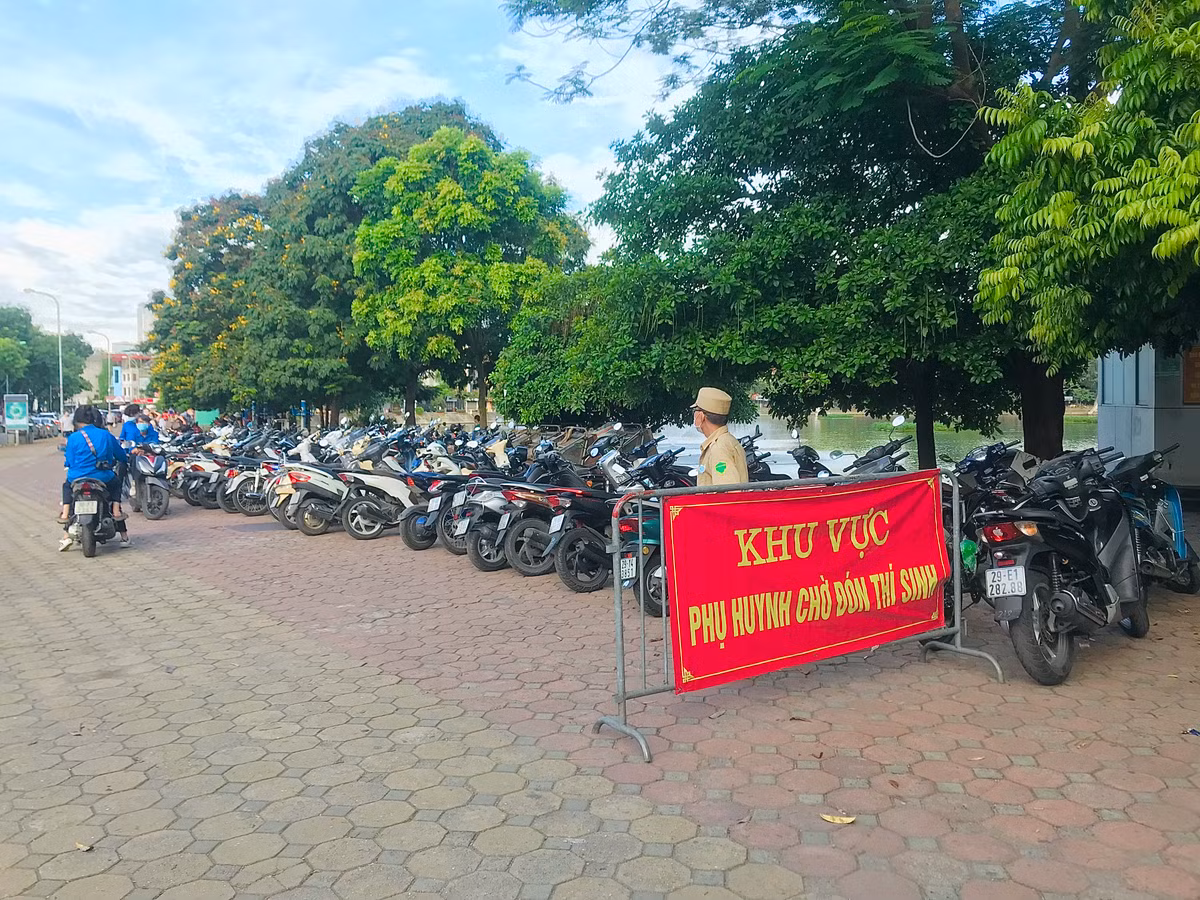 Hinh anh ngay thi dau tien Ky thi tot nghiep THPT 2022-Hinh-14