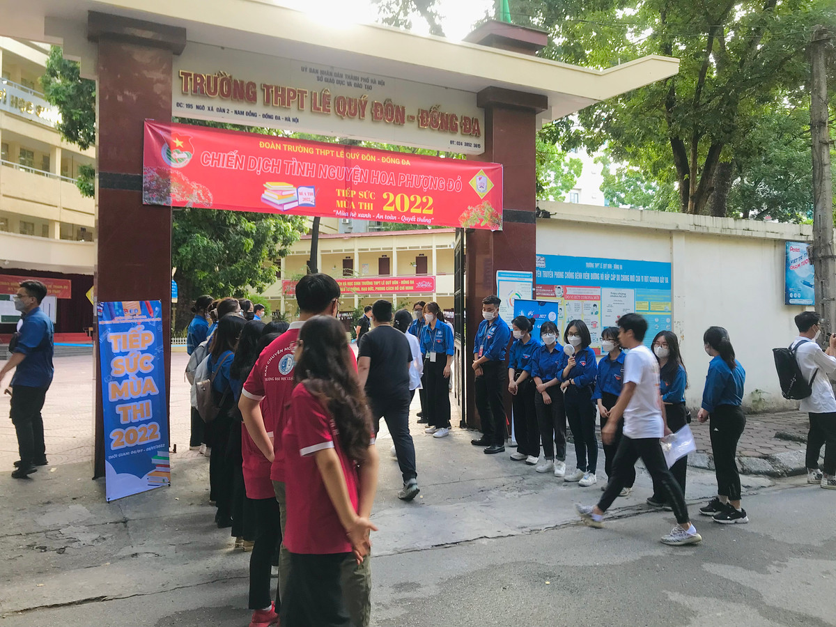 Hinh anh ngay thi dau tien Ky thi tot nghiep THPT 2022-Hinh-4