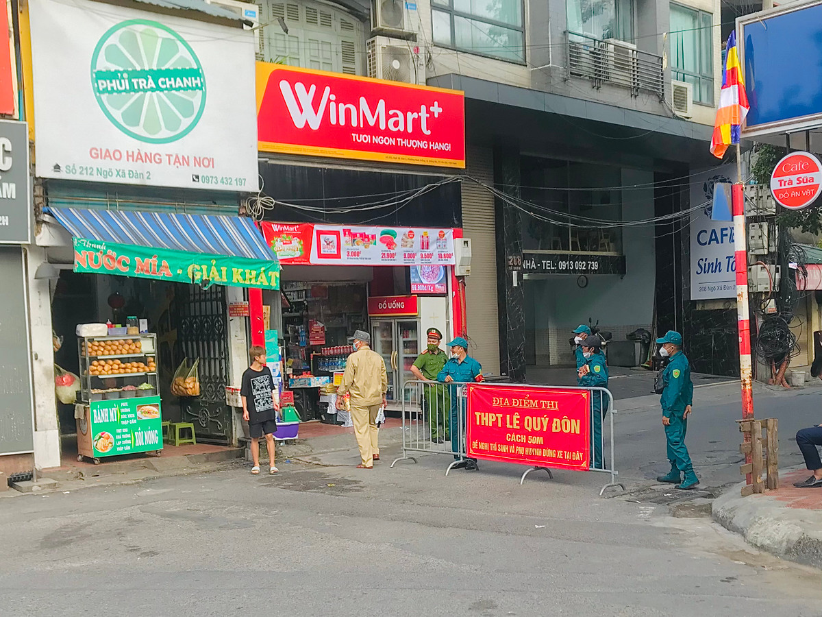 Hinh anh ngay thi dau tien Ky thi tot nghiep THPT 2022