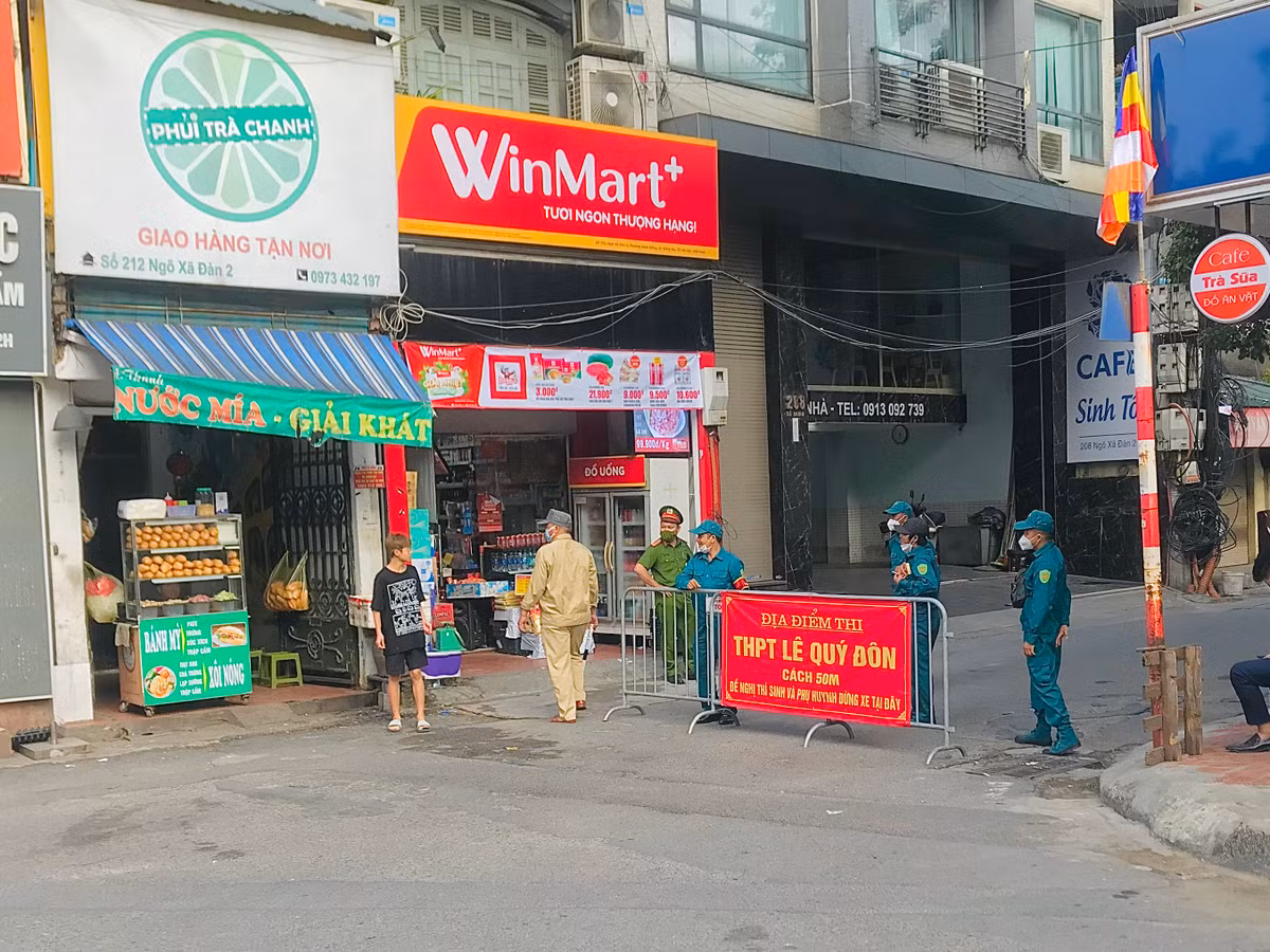 Hinh anh ngay thi dau tien Ky thi tot nghiep THPT 2022