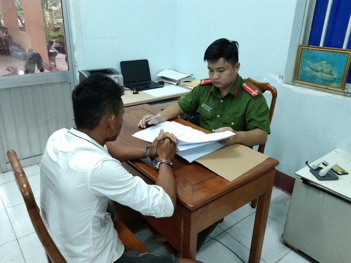 Anh trai nhieu lan xam hai em gai ruot 13 tuoi