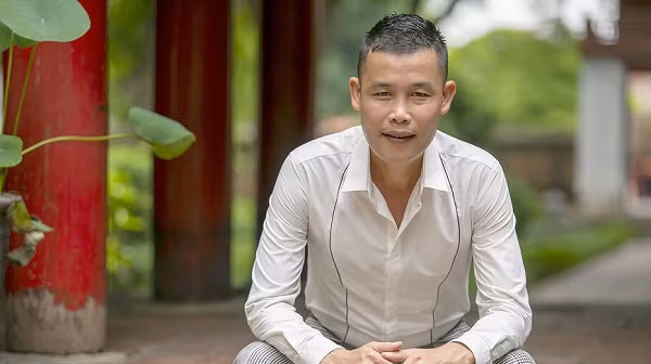  Diễn viên Hiệp “Gà”: Hiệp “Gà” từng là một trong những diễn viên hài nổi tiếng ở miền Bắc. Tuy nhiên, khi đang trong giai đoạn phát triển sự nghiệp, Hiêp “Gà” bất ngờ bị bắt và bị kết án vì tội tàng trữ trái phép chất ma túy. Sau 2 năm ngồi tù, nam diễn viên hài trở lại nghiệp diễn thông qua một vai nhỏ trong Táo quân 2009.