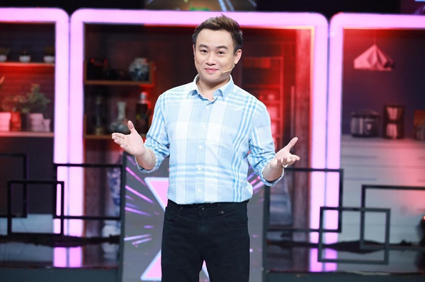  Diễn viên Hữu Tín: Gần đây nhất phải kể đến vụ việc nghệ sĩ hài nổi tiếng Nguyễn Hữu Tín, 35 tuổi cùng một số người bạn sử dụng ma tuý trong căn hộ chung cư vào đêm 11/6/2022. Những người liên quan đã được cơ quan chức năng đưa về trụ sở lấy lời khai, làm rõ hành vi vi phạm.