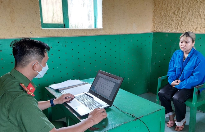  Cô gái 20 tuổi đâm chết nhân tình: Ngày 6/7, Cơ quan CSĐT Công an tỉnh Đồng Tháp, đã tạm giữ hình sự Bùi Ngọc Trà Mi (20 tuổi, ở huyện Phong Điền, TP Cần Thơ) điều tra về hành vi giết người. Trước đó, Mi và bạn trai là Nguyễn Thanh Tâm (23 tuổi, ở tỉnh Hậu Giang) cùng bạn tổ chức nhậu tại nhà trọ của cả hai, sau đó cả nhóm rủ nhau đi ăn. 2 người xảy ra cãi vã, Mi ra sau bếp lấy dao và bất ngờ đâm vào ngực của bạn trai khiến Tâm tử vong.