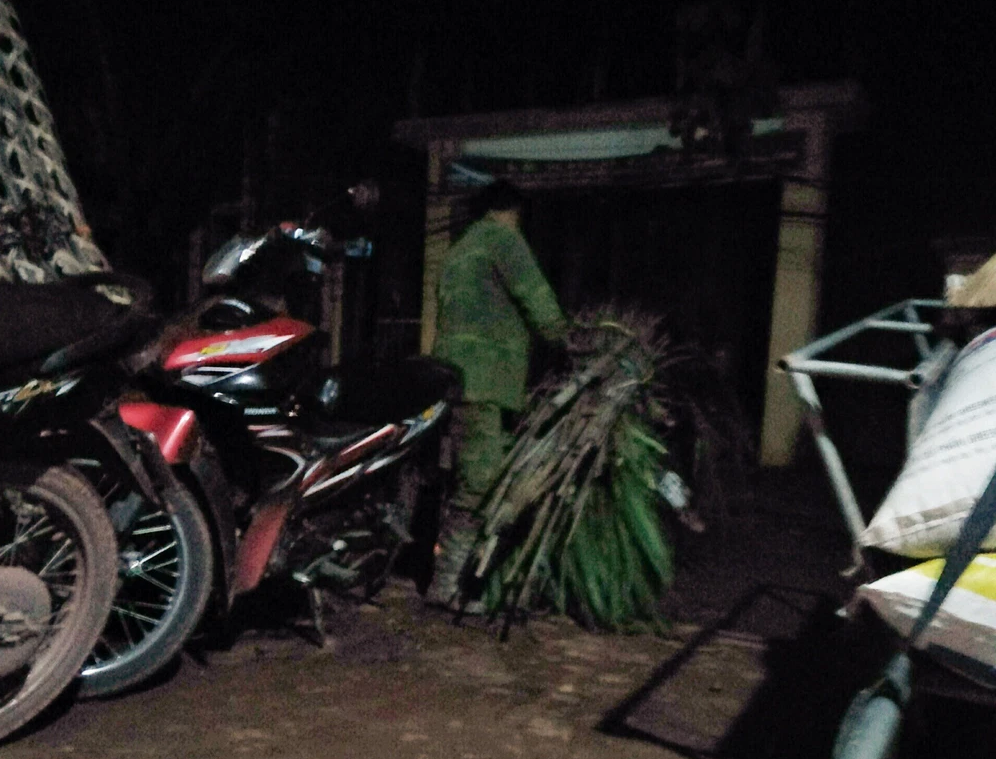 Trở về với cuộc sống đời thường dù còn mang mặc cảm nhưng nghĩ đến vợ con bên cạnh, ông Miên cố gắng làm việc để bù đắp lỗi lầm mà người con nghịch tử đã gây ra.