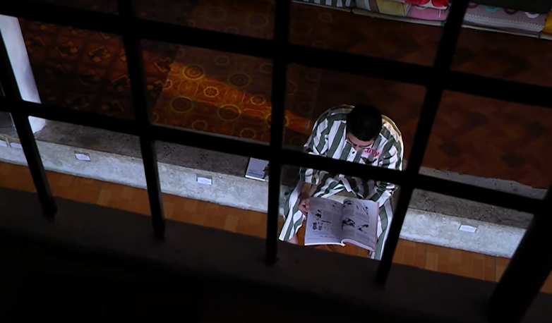 Nhưng năm tháng ở trong tù, Luyện trồng cây tặng quản giáo, Luyện đọc sách và muốn trở thành một thầy thuốc cứu người.