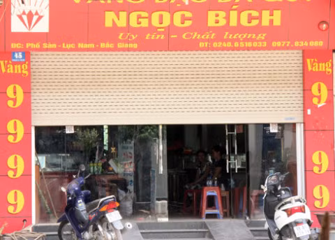 Ở thời điểm Luyện gây ra vụ thảm án ở tiệm vàng Ngọc Bích, Luyện mới có 17 tuổi 10 tháng 6 ngày nên bản án cao nhất dành Lê Văn Luyện là 18 năm tù. 