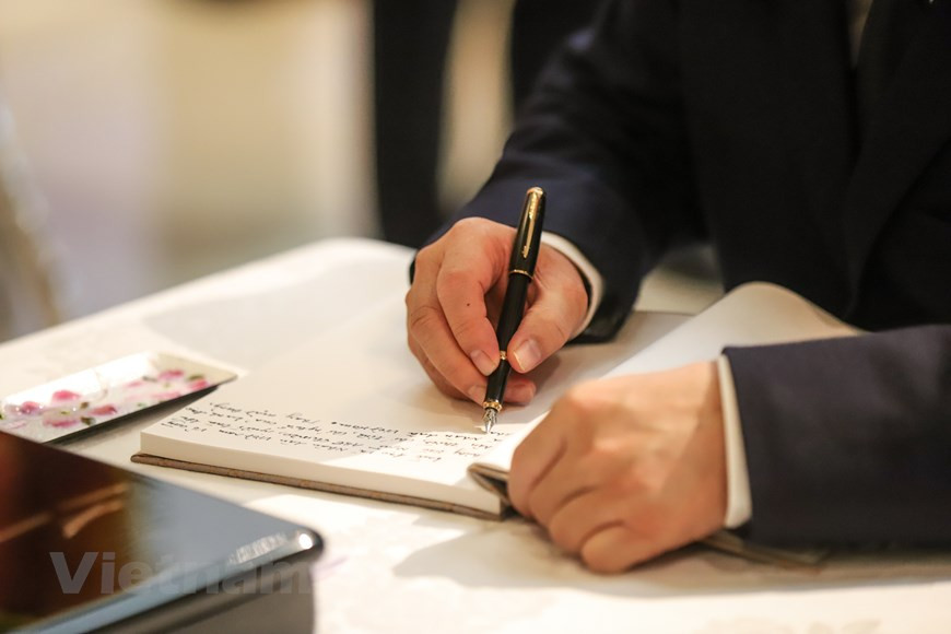 Tình cảm đặc biệt và sự hỗ trợ quý báu mà Ngài Abe Shinzo đã dành cho đất nước, con người Việt Nam cũng như quan hệ đối tác chiến lược sâu rộng Việt Nam-Nhật Bản là tài sản vô giá cho tương lai quan hệ giữa hai nước chúng ta. Trong thời gian dài Ngài làm thủ tướng Nhật Bản, quan hệ hợp tác hữu nghị Việt Nam-Nhật Bản đã bước sang giai đoạn mới, phát triển tốt đẹp với những dấu ấn đậm nét.