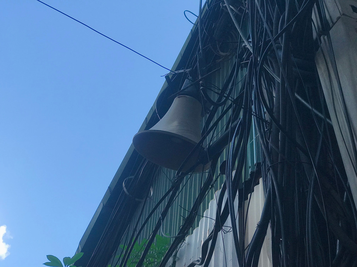 Một chiếc loa phường do lâu không sử dụng đã bị hư hỏng.