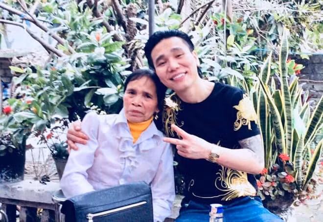 Trong quá trình thụ án, số phận tiếp tục thử thách Châu Việt Cường khi phạm nhân này nhận tin mẹ đã qua đời vì tai nạn giao thông. Một lần cuối nhìn mặt, một nén nhang thơm đưa tiễn mẹ anh ta cũng không thể thực hiện. 